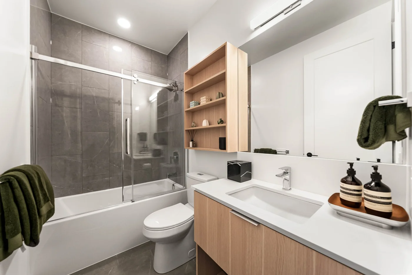 penthouse bathroom